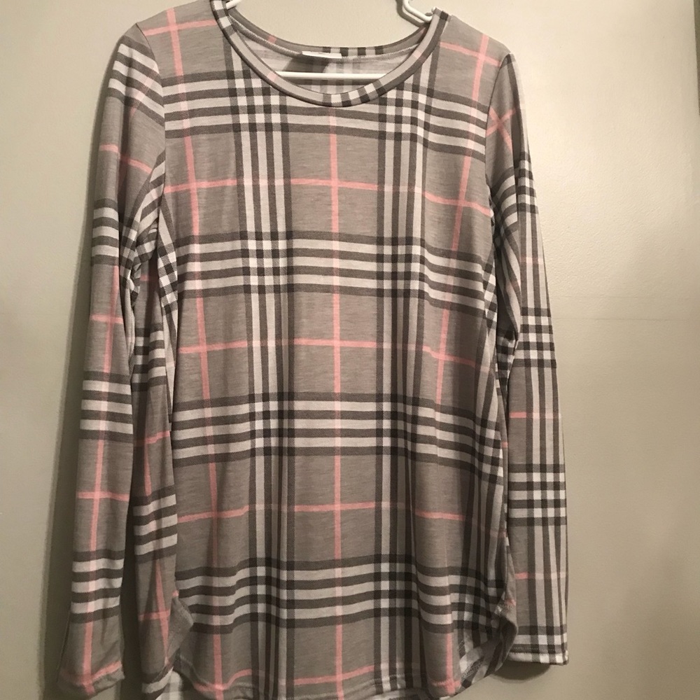 ** NEVER WORN ** Flannel tees